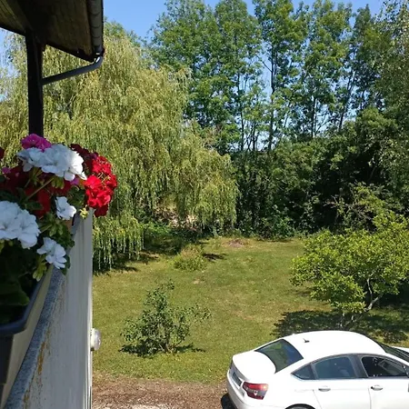Avec Terrasse Et Jardin Sainte-Croix