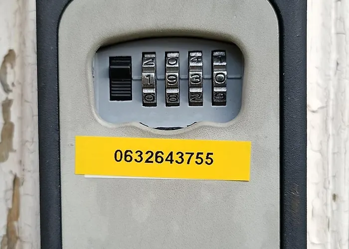 بيت للعطل Avec Terrasse Et Jardin *